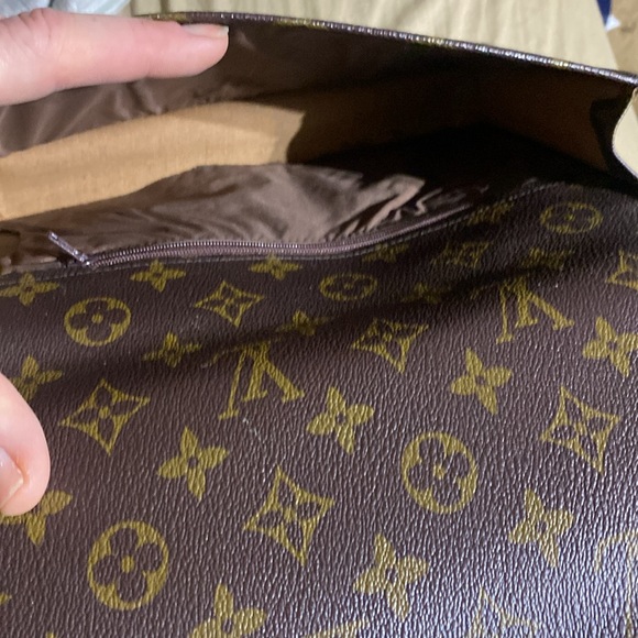 Vintage classic monogram bi fold Louis Vuitton clutch 6”x9.5”x2” - Picture 7 of 7
